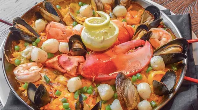 Paella Mediterranea de Mariscos for 2.